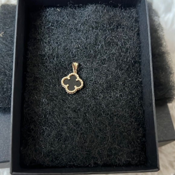 14kt yellow gold clover 🍀